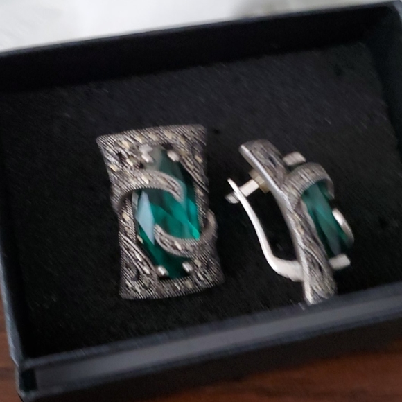 STERLING SILVER MARCASITE GREEN STONE EARRINGS - Picture 3 of 9